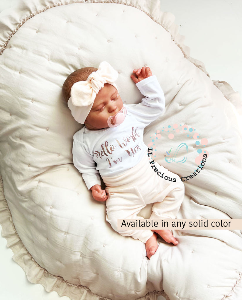 Gender Neutral Hello World Baby Coming Home Outfit Baby Girl Clothes Newborn Baby Gift #llpreciouscreations #newbornbabyboy #helloworld #newbornbabygirl #babyshowergift #newtothecrew #cominghomeoutfit #blushbabyoutfit #babygirlpants #handmadebabyoutfit #highqualityoutfit #babymittens #newbornheadband #babyshowergift #babyoutfit #newbornbabyboy