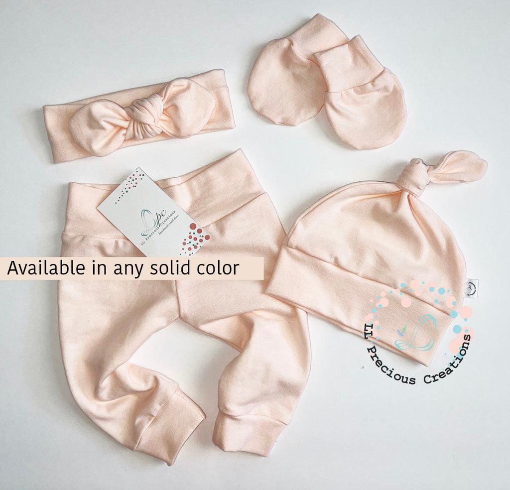 Gender Neutral Hello World Baby Coming Home Outfit Baby Girl Clothes Newborn Baby Gift #llpreciouscreations #newbornbabyboy #helloworld #newbornbabygirl #babyshowergift #newtothecrew #cominghomeoutfit #blushbabyoutfit #babygirlpants #handmadebabyoutfit #highqualityoutfit #babymittens #newbornheadband #babyshowergift #babyoutfit #newbornbabyboy