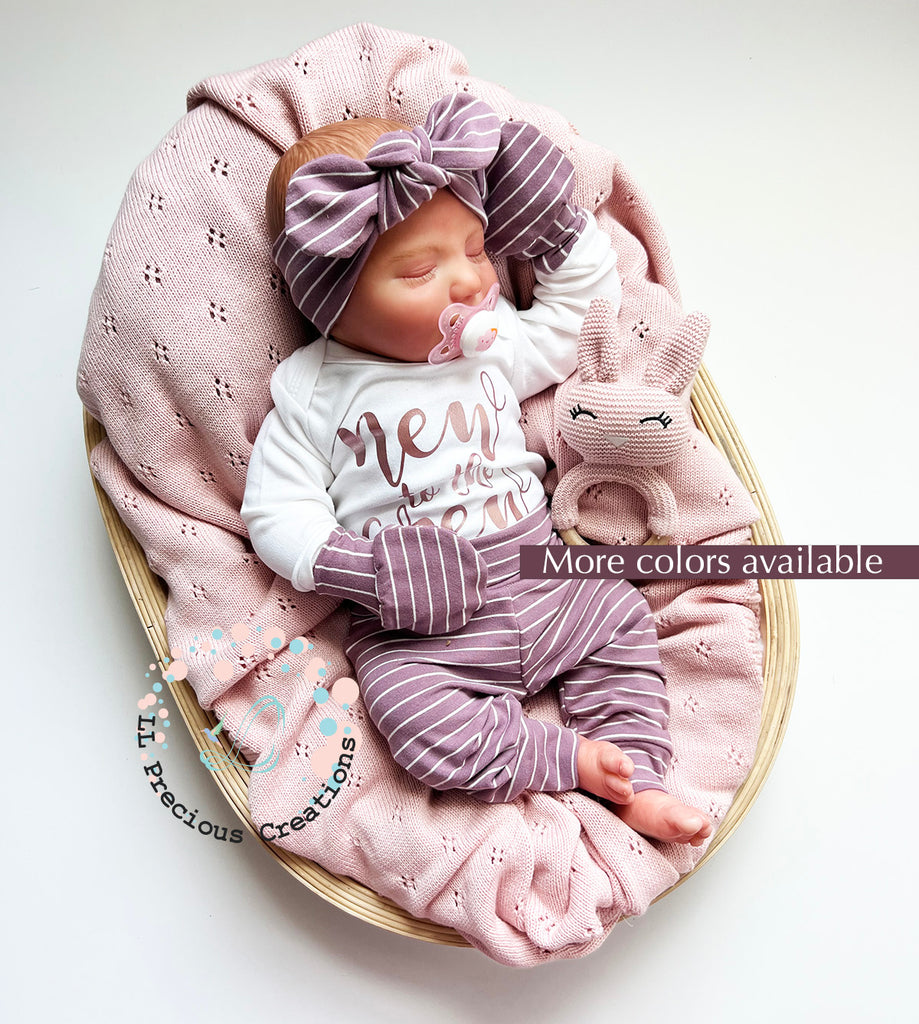 New to the Crew Mauve Baby Coming Home Outfit Baby Girl Mauve Clothes Newborn Baby Gift #llpreciouscreations #newbornbabygirl #babyshowergift #newtothecrew #cominghomeoutfit #mauvebabyoutfit #babygirlpants #handmadebabyoutfit #highqualityoutfit #babymittens #newbornheadband #babyshowergift #olivebabyoutfit #newbornbabyboy