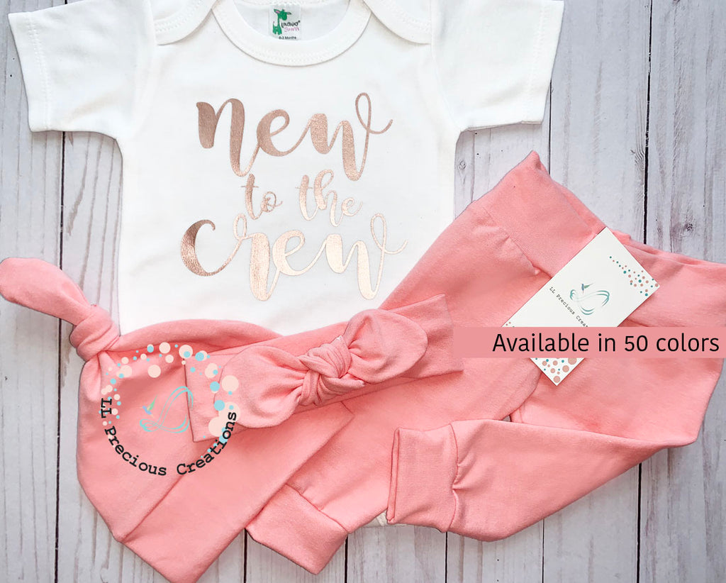 Newborn baby coming home outfit New to the Crew Baby Girl Floral Outfit Baby Shower Gift #llpreciouscreations #newbornbabygirl #babygirloutfit #newtothecrew #floralbabyoutfit #highqualityclothes #babyclothes #babyfashion #newbornbabygirl #cominghomeoutfit #babygift #momtobegift 