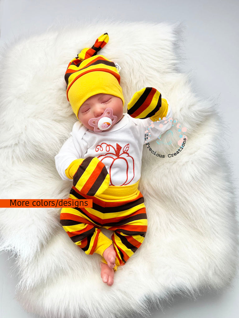 Baby's 1st Thanksgiving Outfit Set Fall Pumpkin Outfit Newborn Baby Outfit by LL Precious Creations #baby's1st Thanksgiving #newbornbaby #newbornoutfit #thanksgivingbaby #pumpkinoutfit #FirstThanksgiving #fallbabyoutfit #cominghomeoutfit #newbornbabygirl #newborbabyboy #unisexbabyoutfit 