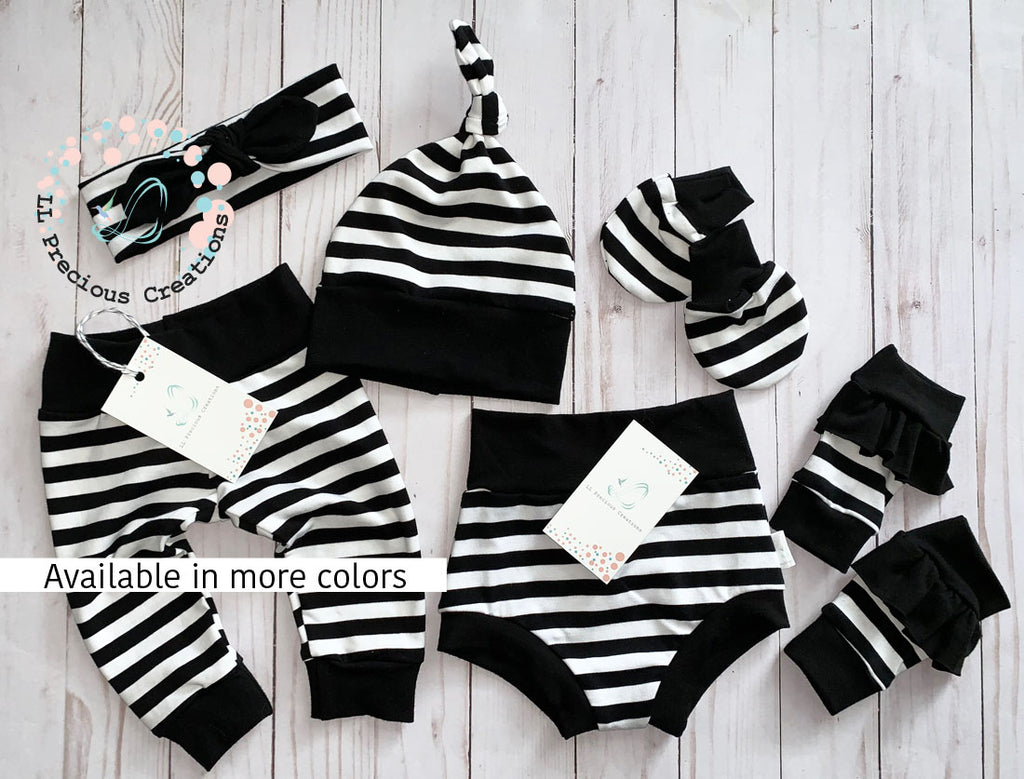 Hello World Newborn Baby Gender Neutral Outfit #llpreciouscreatons #helloworld #babyboyoutfit #babygirloutfit #newbornoutfit #blackstripes babyshowergift #babyfashion #babyshowergift #babygift