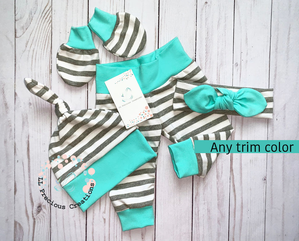 Newborn Baby Gender Neutral Outfit #llpreciouscreatons #helloworld #babyboyoutfit #babygirloutfit #newbornoutfit $brownoutfit #babyfashion #babyshowergift #babygift